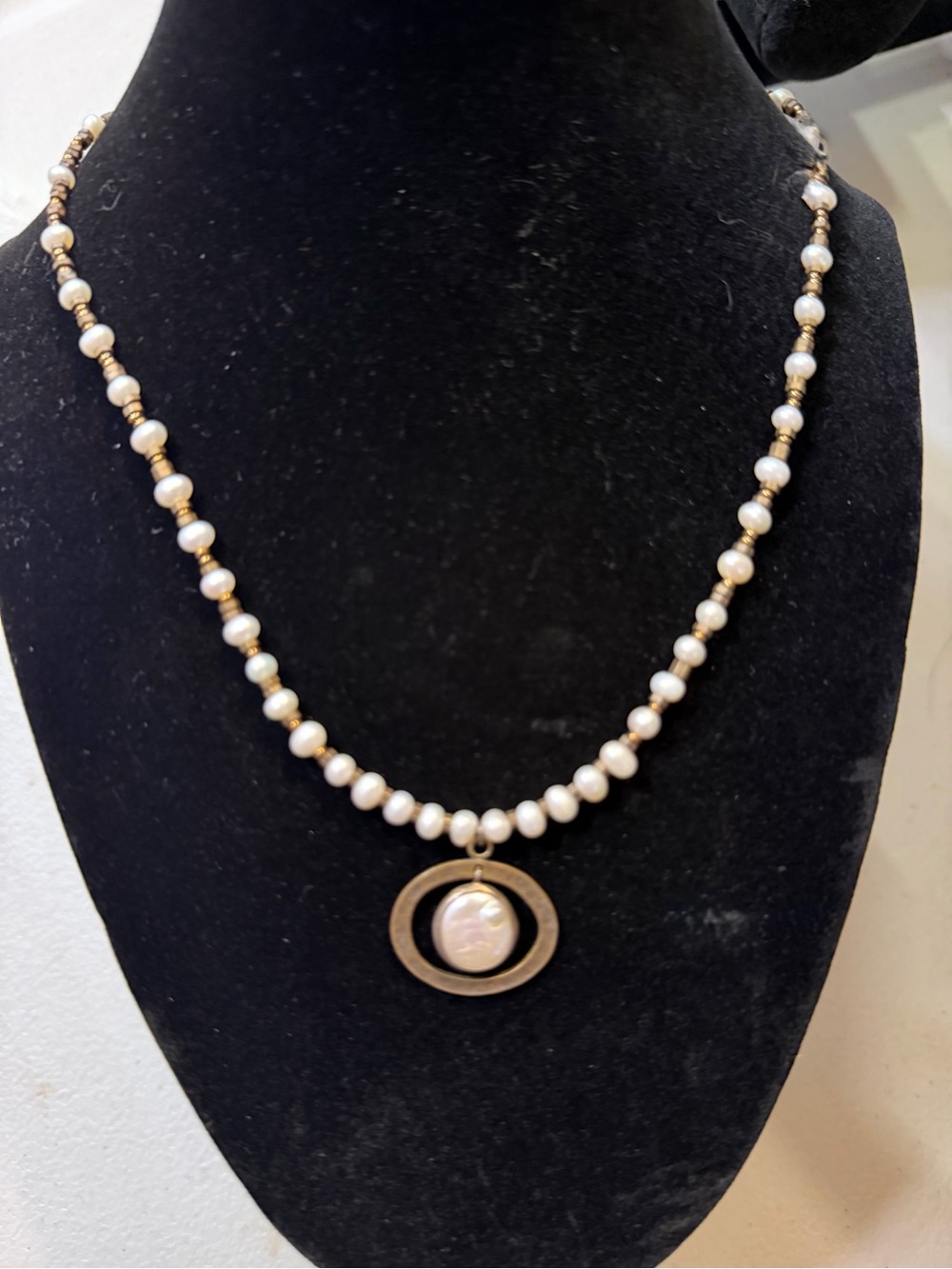 Pearl and Gold-Tone Pendant Necklace - Elegant Women's Jewelry